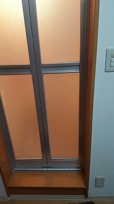 東京でお風呂場扉 浴室ドアのアクリル交換 修理は ガラパゴス