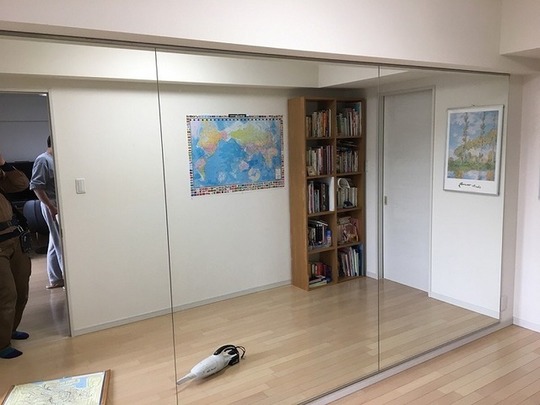 大型の鏡 ミラーの取り付けは ガラパゴス ダンススタジオ バレエ教室 トレーニングジムに 大型の鏡 ミラーの取り付けは ガラパゴス ダンススタジオ バレエ教室 トレーニングジムに