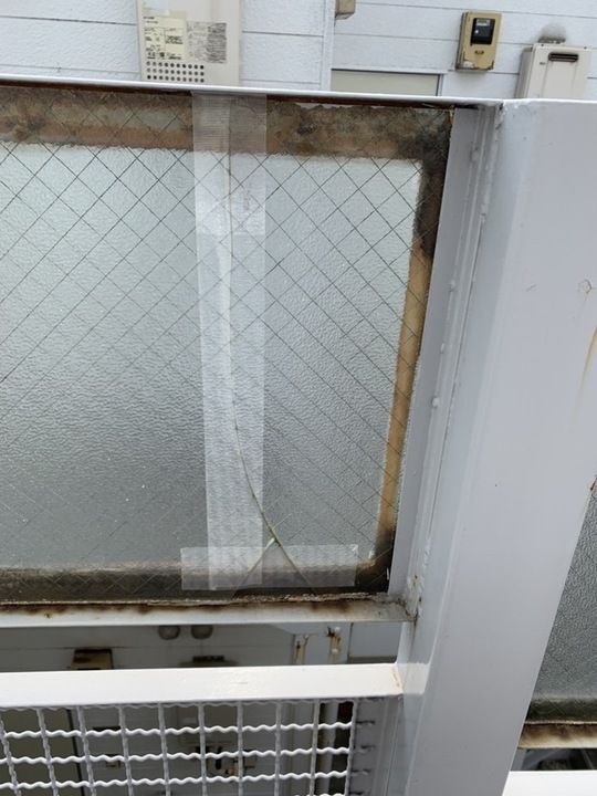 窓ガラスの熱割れとは 原因と対策