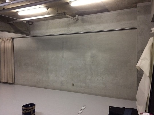 大型の鏡 ミラーの取り付けは ガラパゴス ダンススタジオ バレエ教室 トレーニングジムに