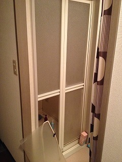 東京でお風呂場扉 浴室ドアのアクリル交換 修理は ガラパゴス