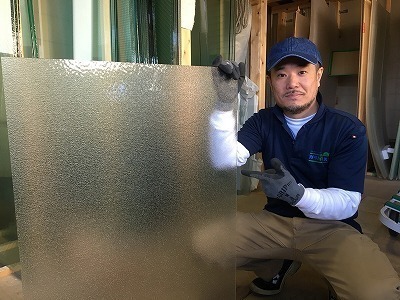 窓ガラスの種類（ワイヤー入り、透明、かすみ硝子）