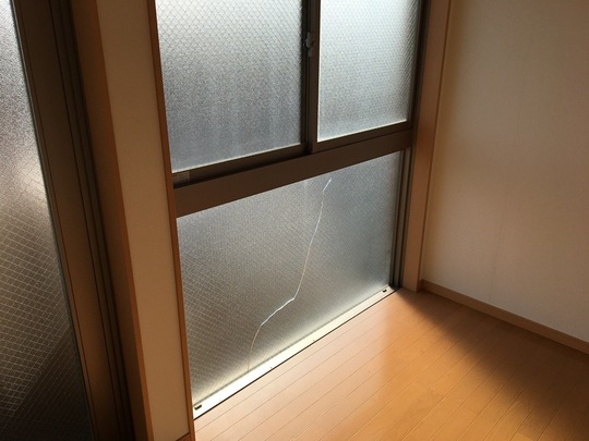 窓ガラスの熱割れとは 原因と対策