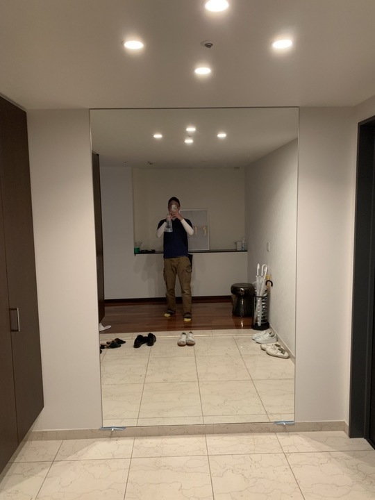 東京で鏡取り付け ミラー取り付けは ガラパゴス 自宅 マンション 玄関に