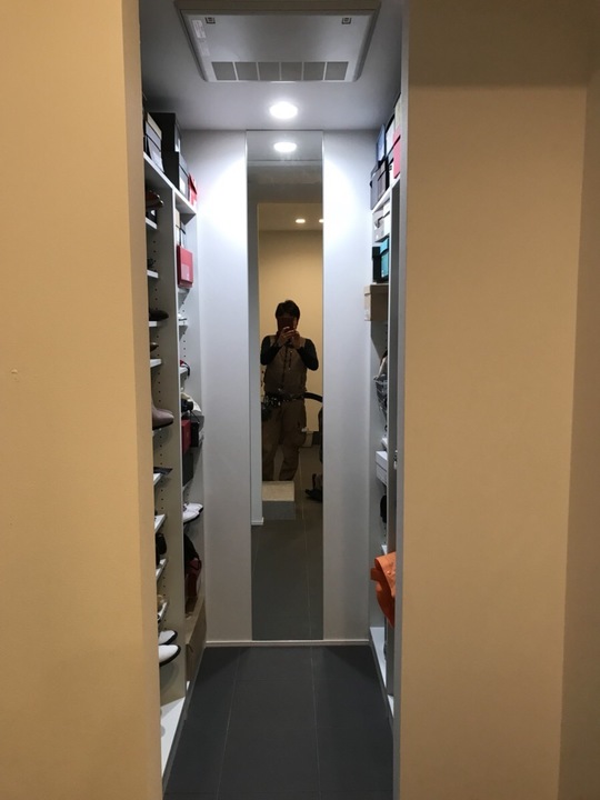 東京で鏡取り付け ミラー取り付けは ガラパゴス 自宅 マンション 玄関に